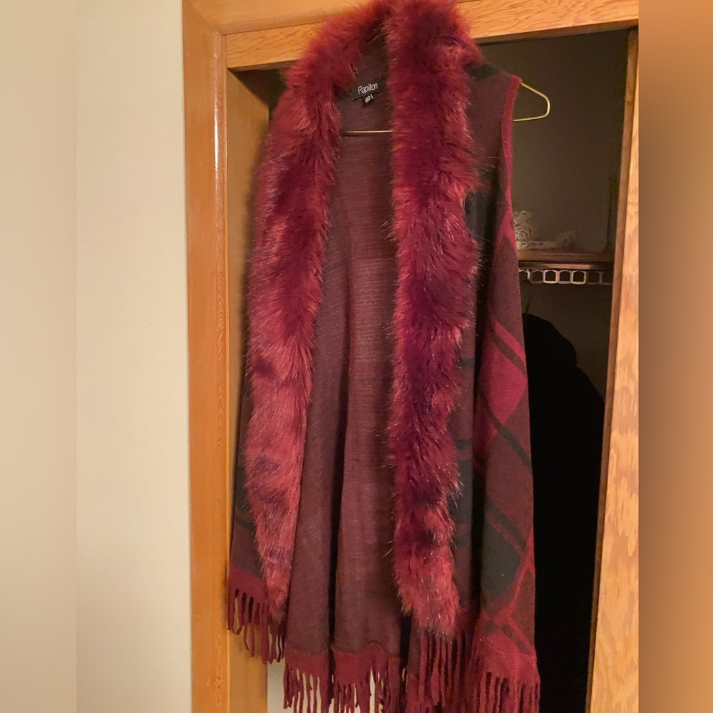 Luxurious Faux Fur Plaid Vest - Picture 2 of 8